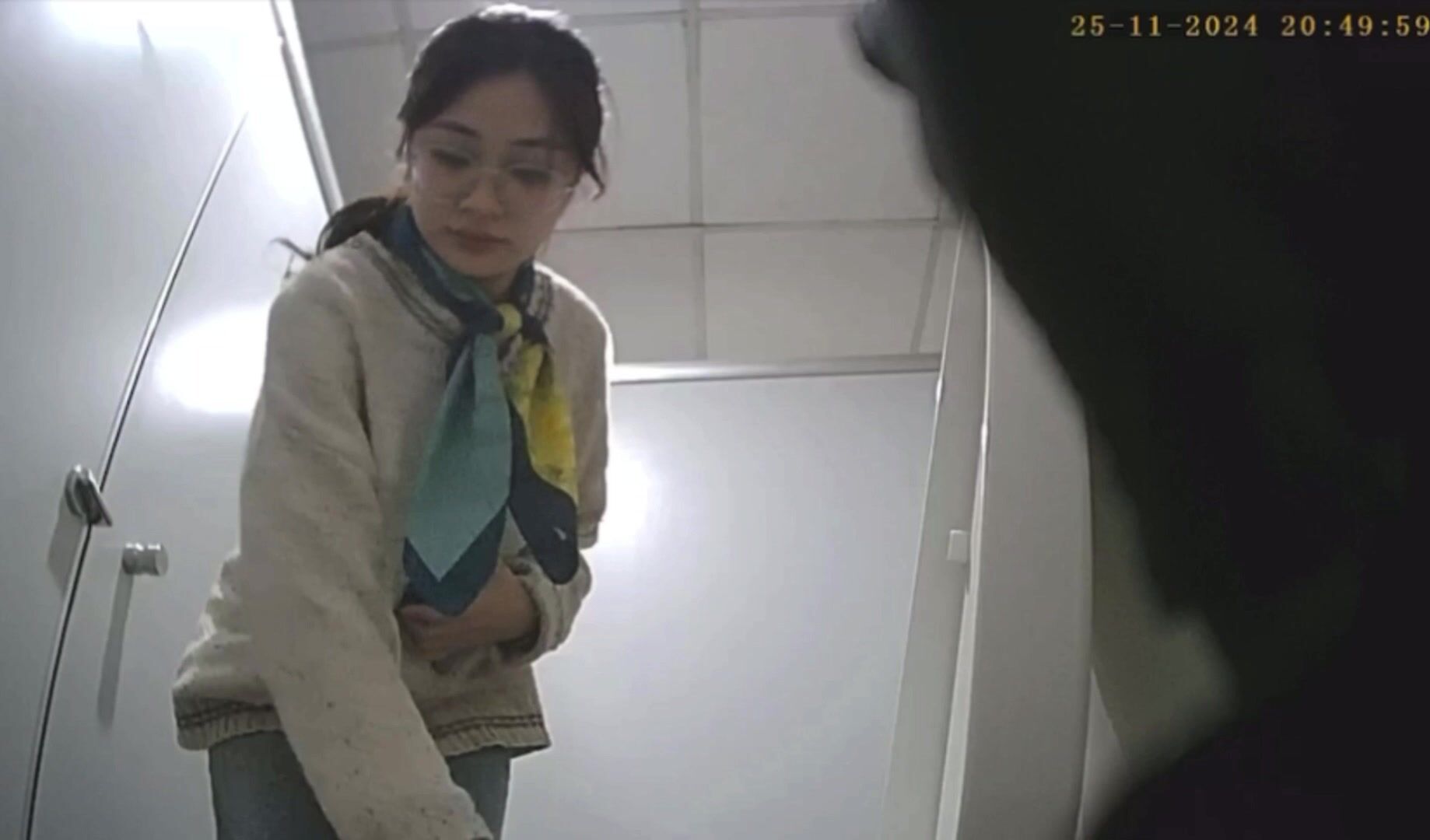 seri đặt cam quay lén nhà vệ sinh nữ em nào đít cũng to lồn múp - phần 49 2